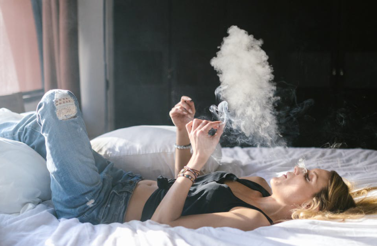 Niebezpieczne przygody nieletniego palacza – Czy warto kupować e-papierosy w wieku 12 lat?