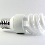 Czy warto zainwestować w lampę CFL? Przekonaj się jakie korzyści płyną z używania tego typu oświetlenia