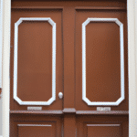 Jak wybrać idealne drzwi drewniane wejściowe dla Twojego domu?